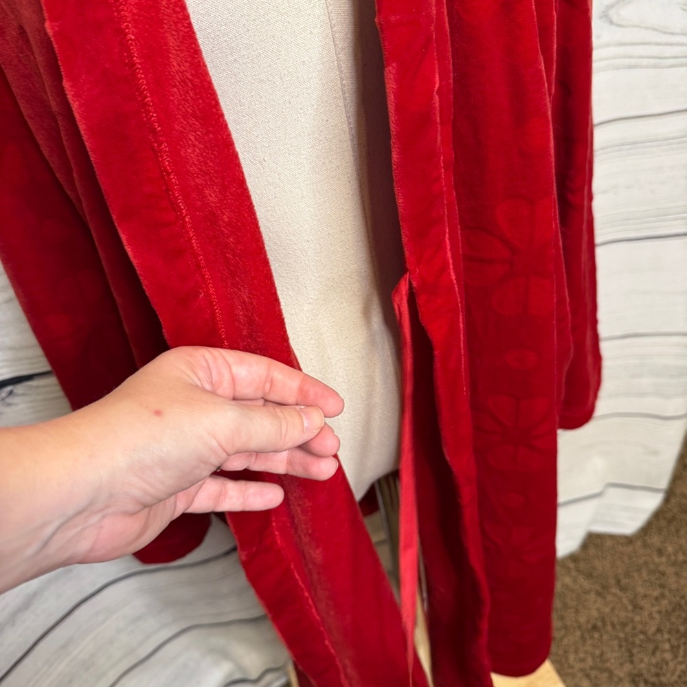 Kate Spade Vibrant Red Women's Robe, logo heart textured fabric - Picture 2 of 5